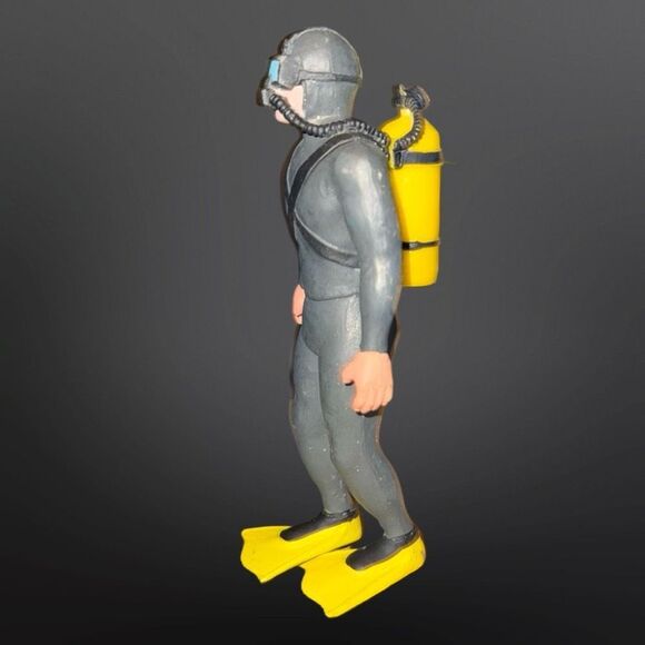 K&M 2008 Hard Plastic PVC Scuba Diver & Detachable Scuba Tank 5.5” B21 - Picture 2 of 5